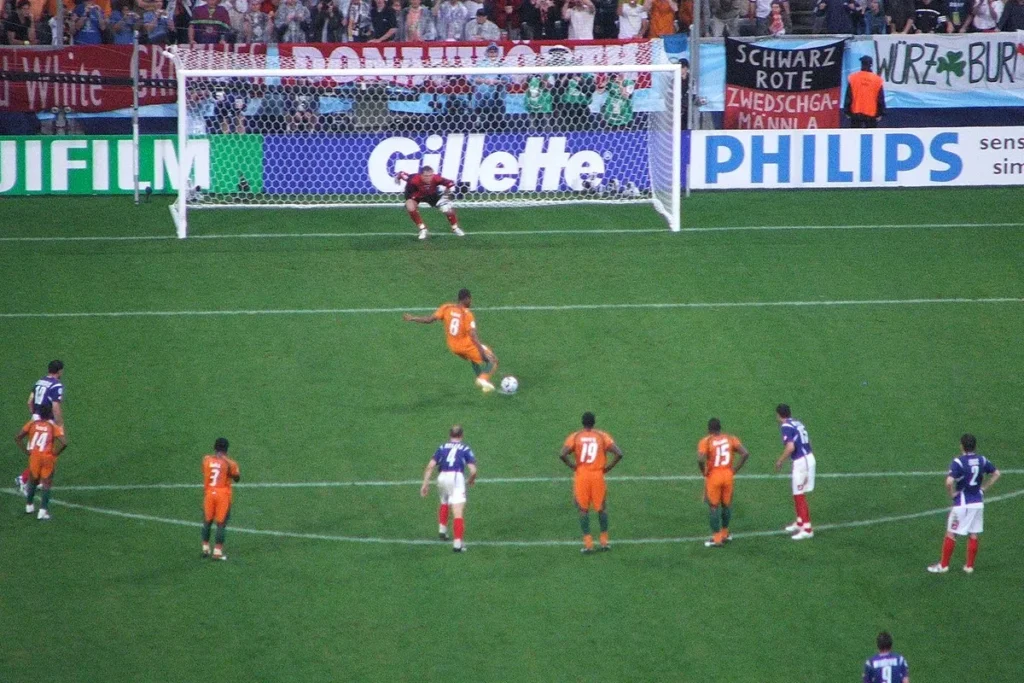 足球判罰點球是成功進球機率最高的一種方式